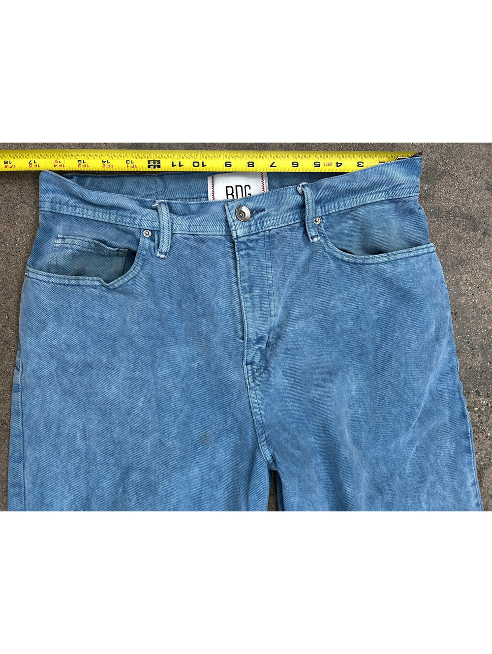 BDG Jeans Mens 32 x 34 Vintage Bow Fit Cotton Light Wash Small Orange Stain - Picture 14 of 15